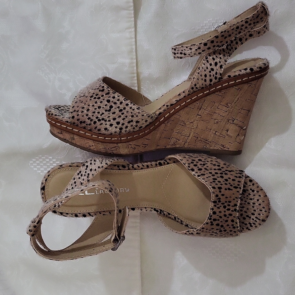 Chinese Laundry Tan and Black Wedges